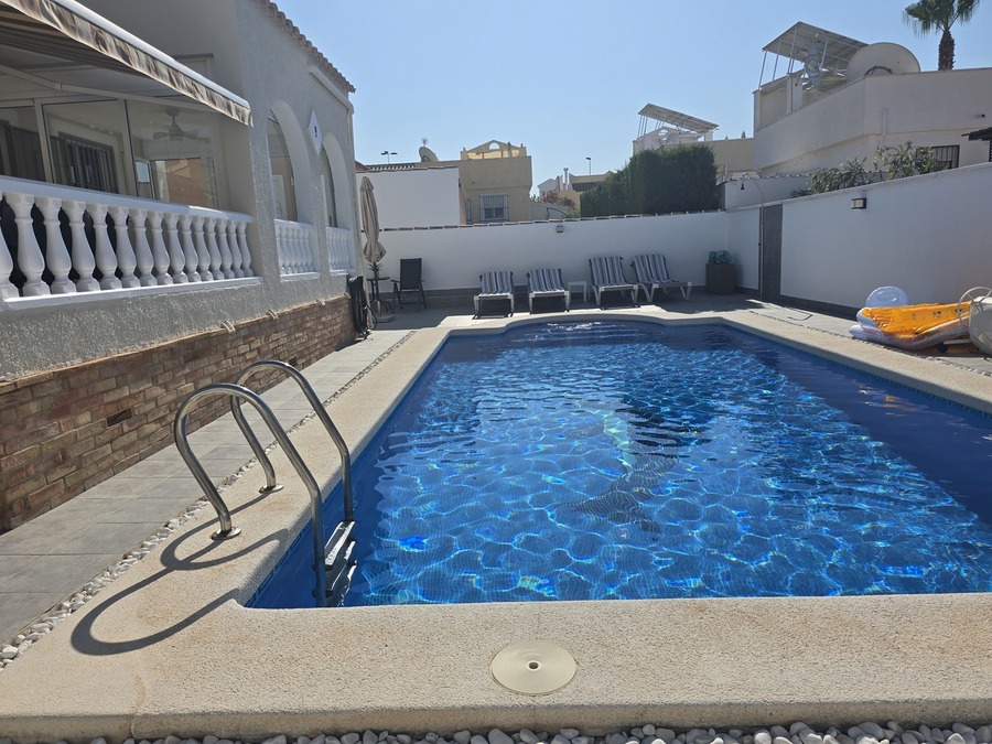B500: Villa for rent in  Camposol