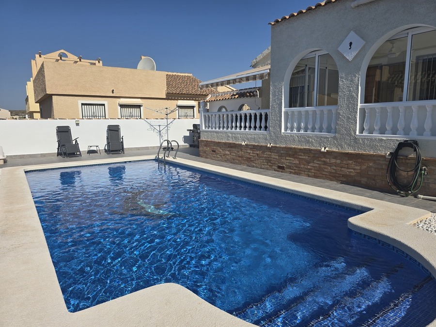 B500: Villa for rent in  Camposol