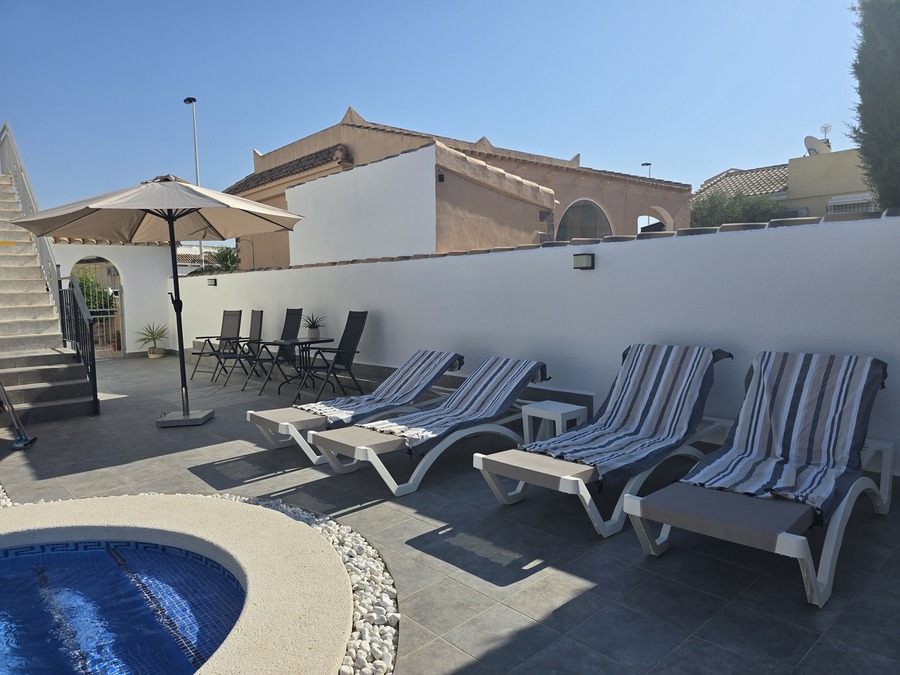 B500: Villa for rent in  Camposol