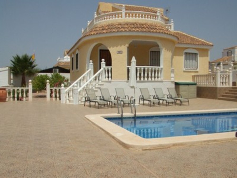 B383: Villa for rent in  Camposol